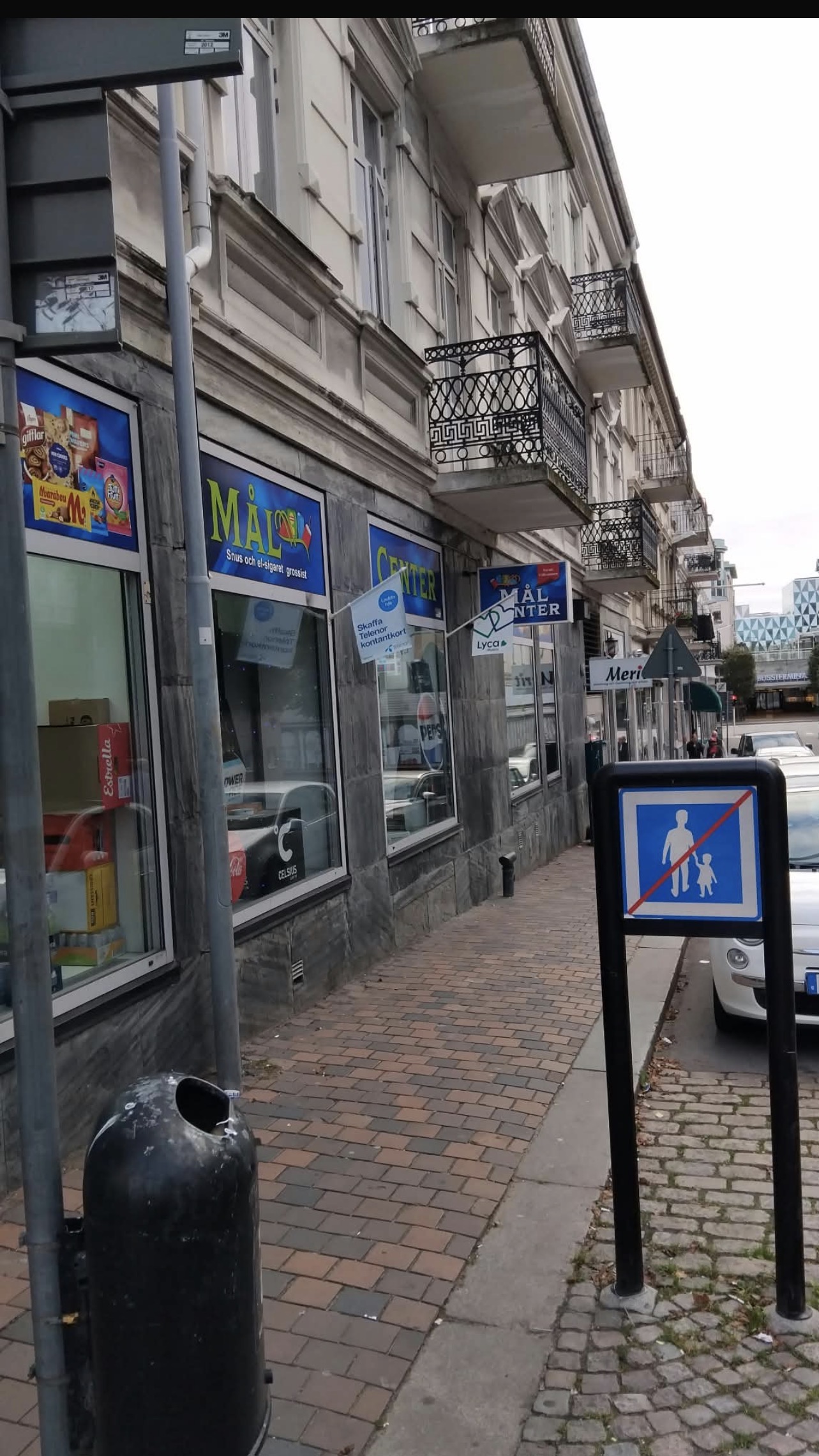 Bag drop-off at Mål center Helsingborg , Helsingborg