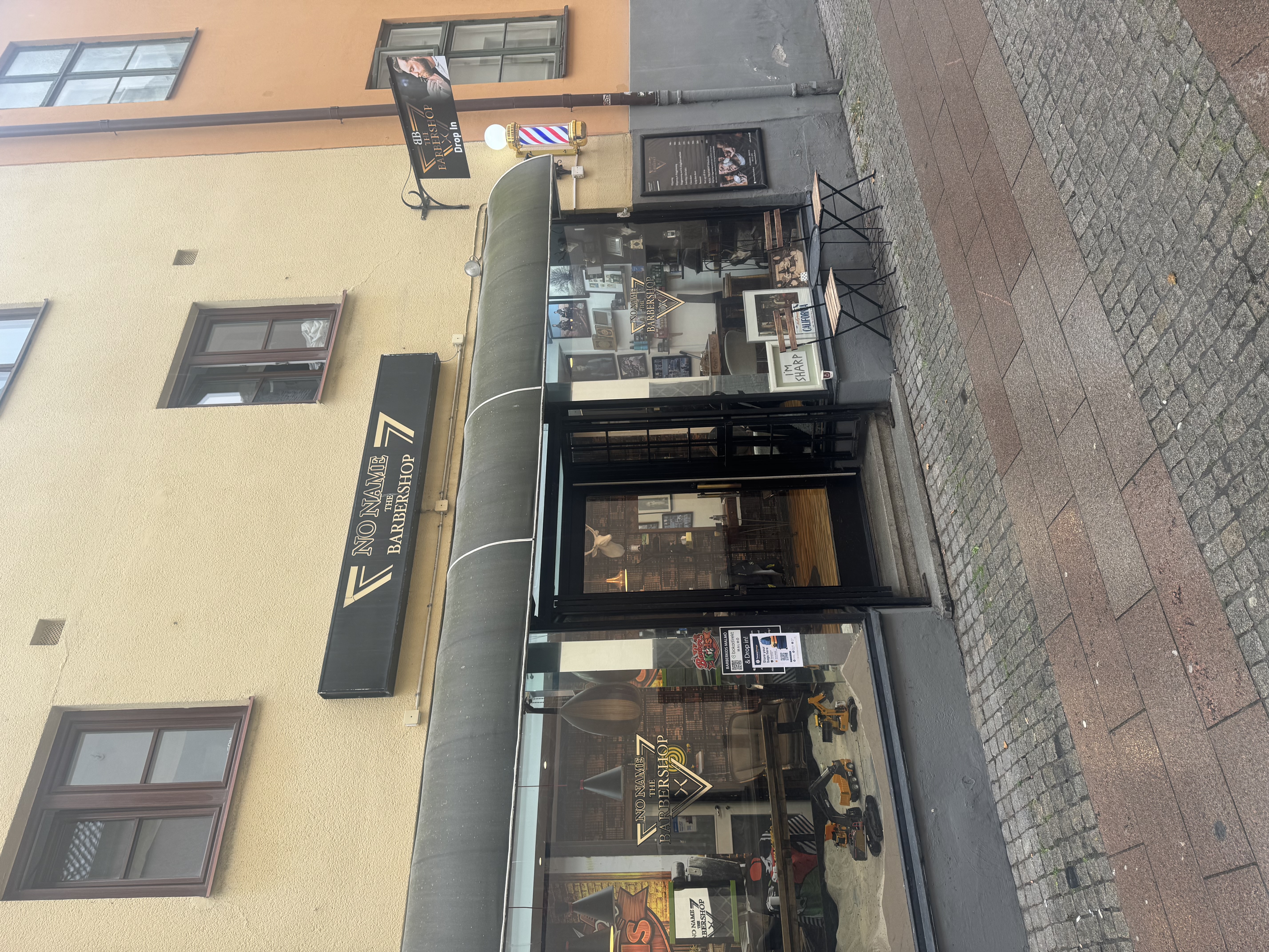 Bag drop-off at Noname Barbershop – Malmö Central, Malmö
