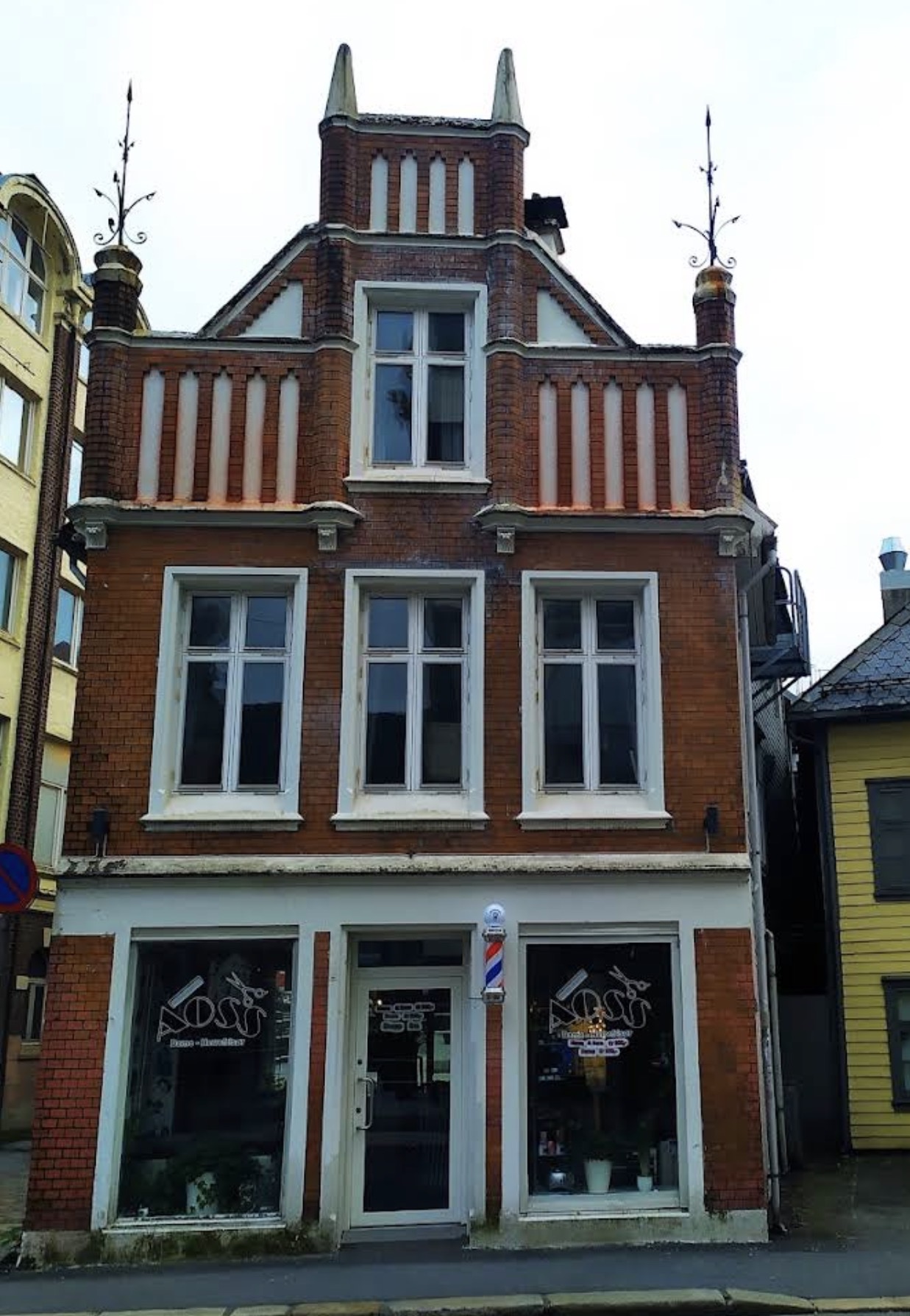 Bag drop-off at Aoss Dame - Herrefrisor Bergen , Bergen