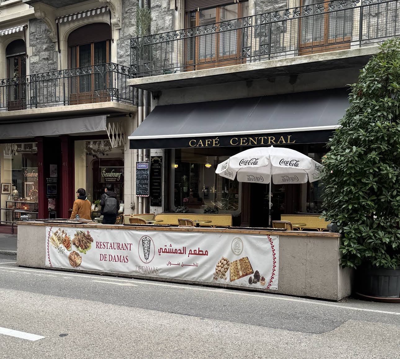 Bag drop-off at Café Central By Damas -tanana storage , Montreux