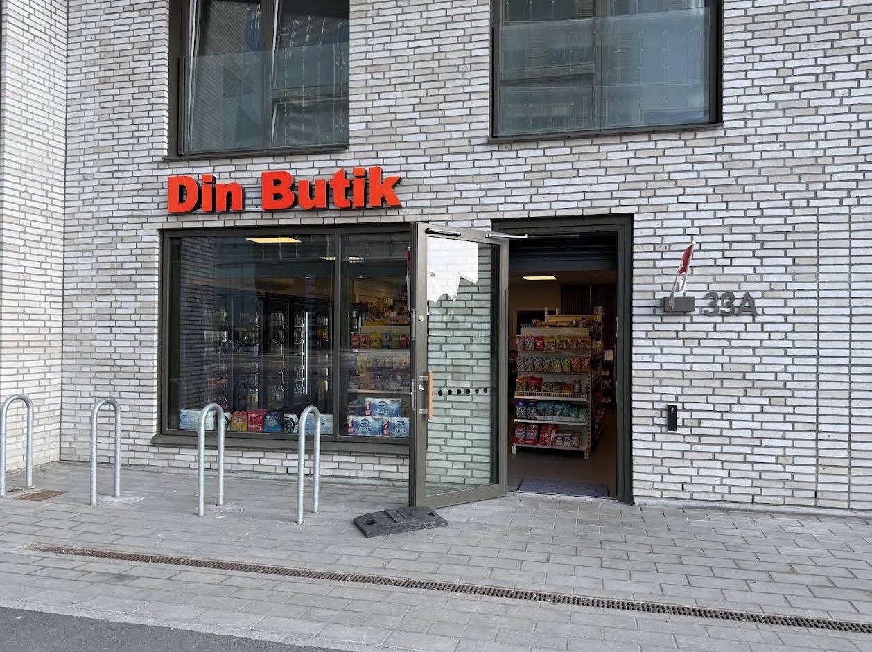 Bag drop-off at Din butik - Malmö västra hamnen , Malmö