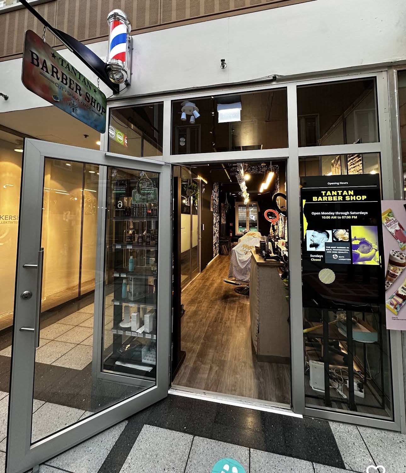 Bag drop-off at TanTan barbershop Oslo Bussterminal , Oslo