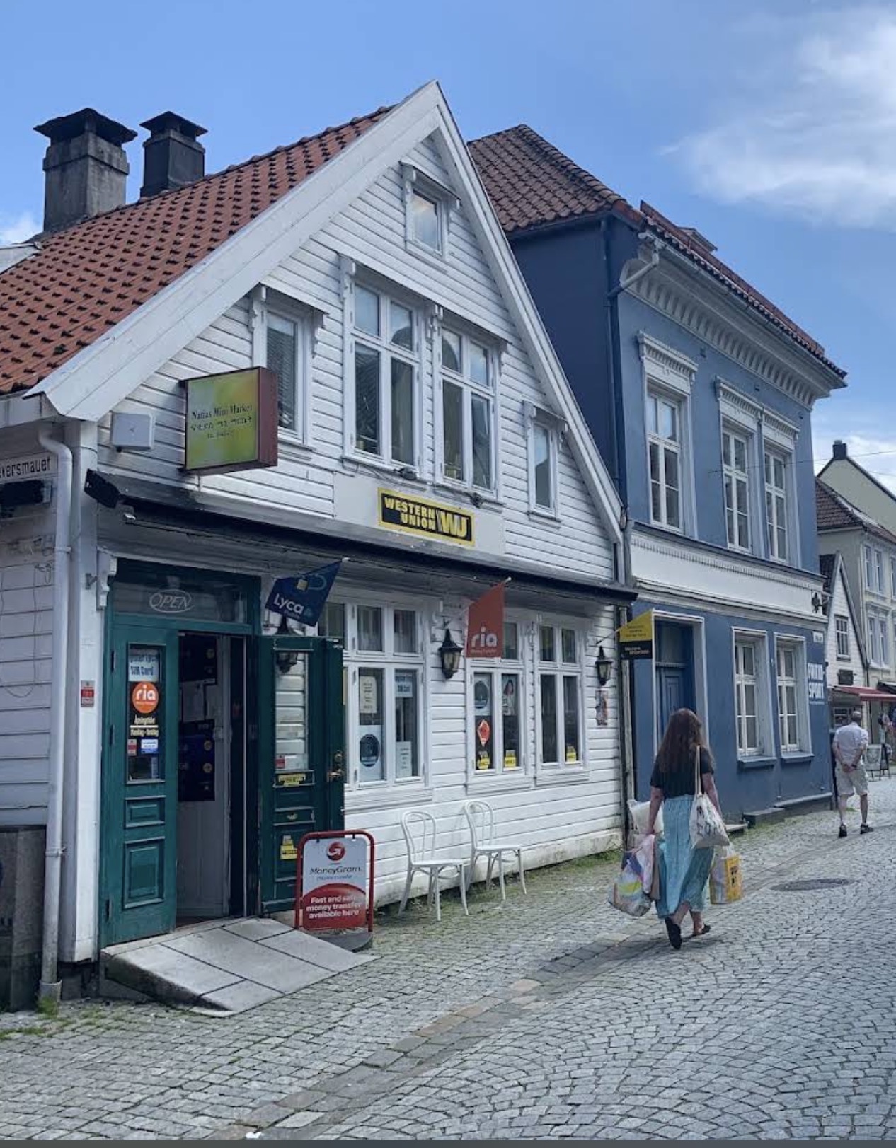 Bag drop-off at Natias Mini Market near Bergen Train Station, Bergen