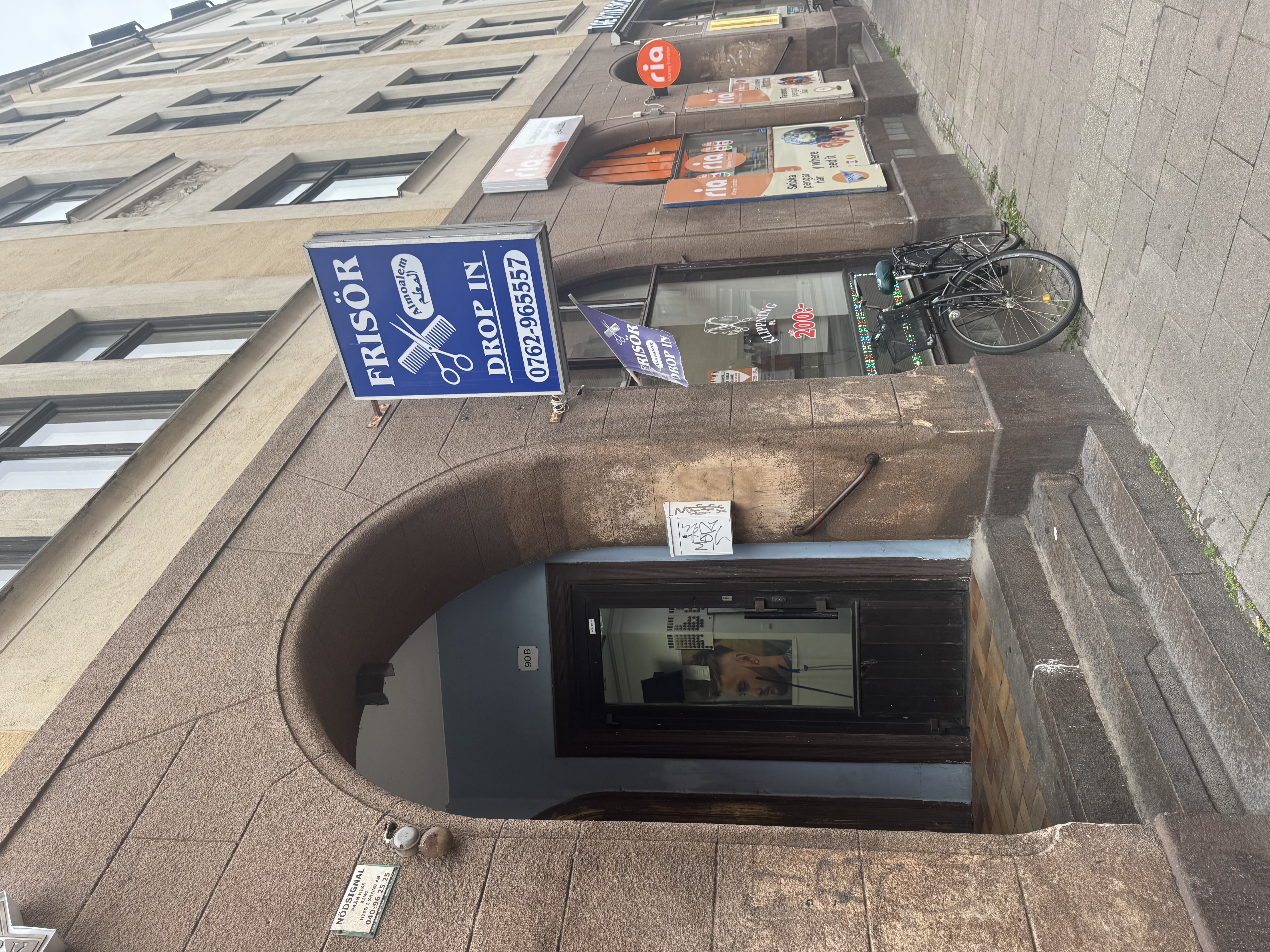 Bag drop-off at Almoalem hairdresser Malmö Triangle , Malmö